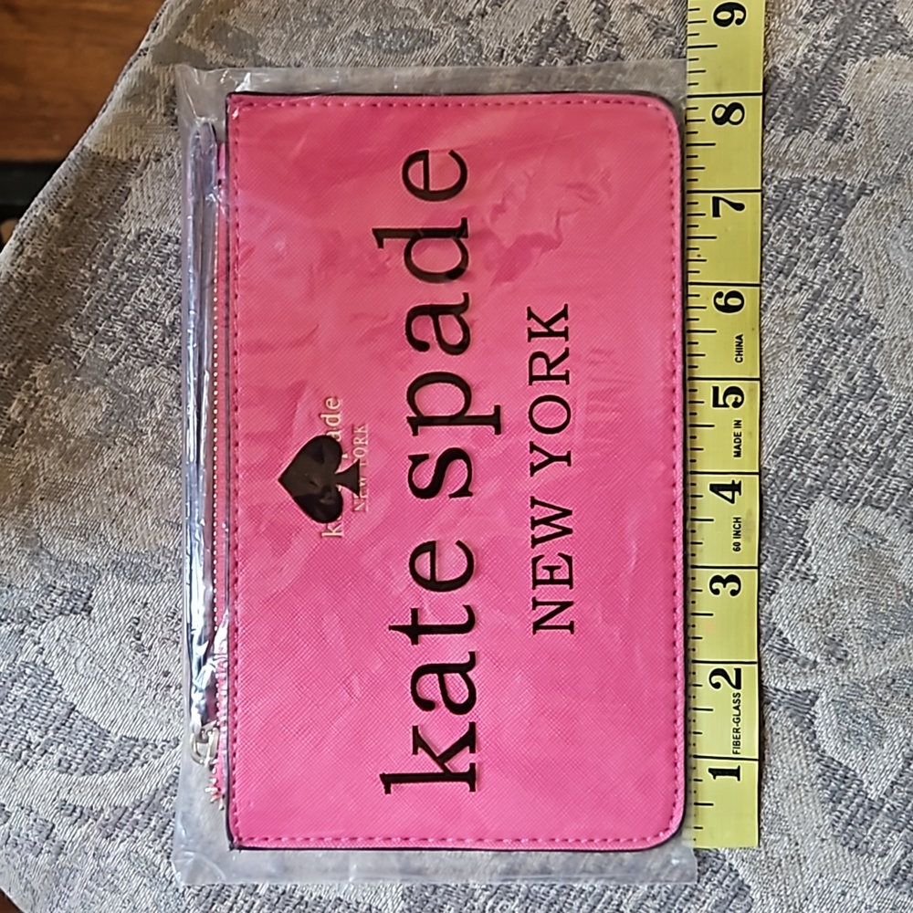 Gifted NIP Kate Spade Dark Pink Wristlet - Picture 9 of 10